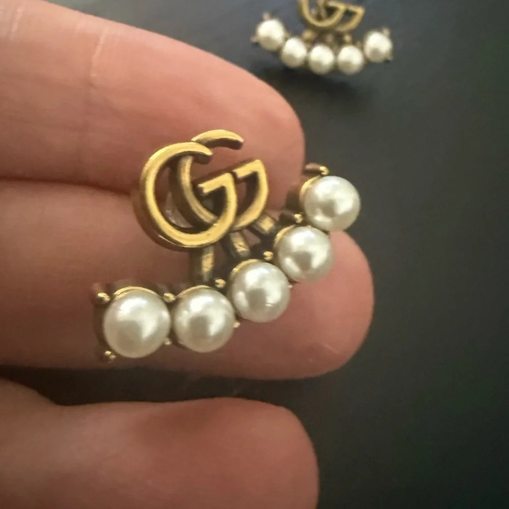 Brand new with box & dustbag Gucci Gold tone with Pearl Double G Stud Earrings - Picture 2 of 10